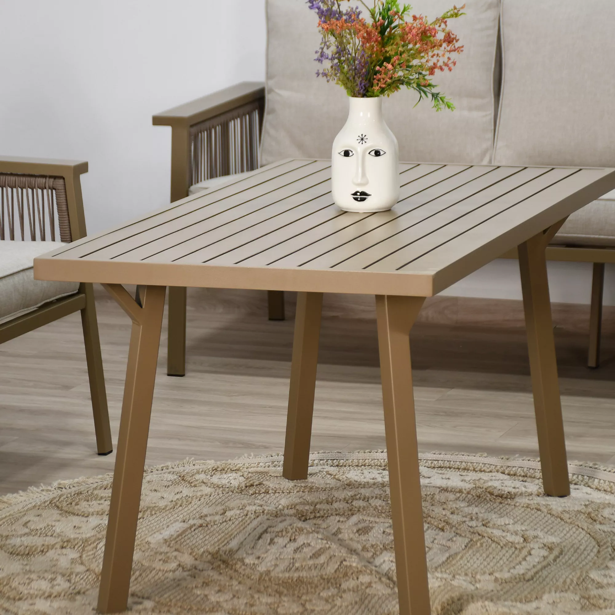 تفاصيل خامات جلسة الحديقة البيج المقاومة للعوامل الجوية