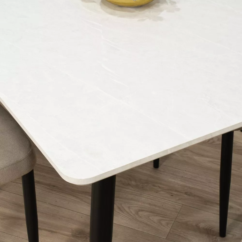 طقم طاولة طعام 4 كراسي مخمل بتصميم عصري