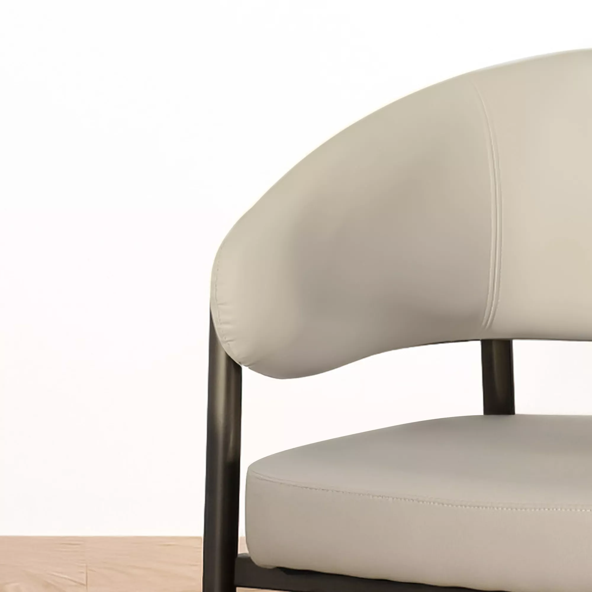 كرسي مريح بأبعاد مثالية لغرف الجلوس