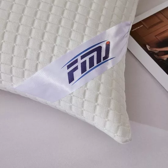 مخدة ميموري فوم بيضاء بتهوية ممتازة